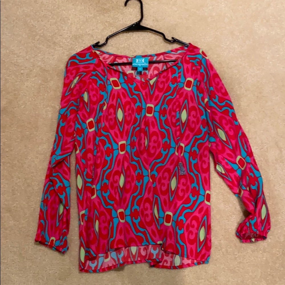 Eacapada shirt. Size small.